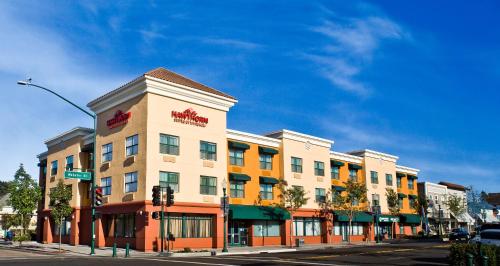 Hawthorn Suites by Wyndham-Oakland/Alameda - Room Features and Amenities