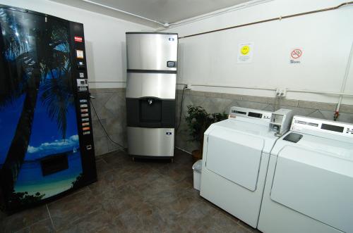 Hi View Inn & Suites - Location and Proximity