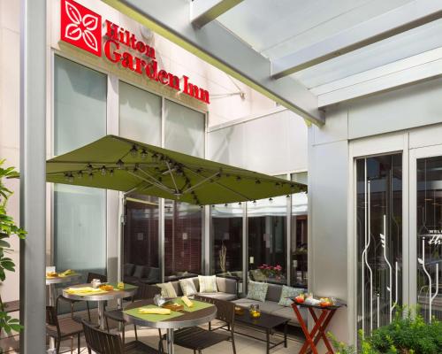 Hilton Garden Inn New York Manhattan Midtown East - Accommodations and Amenities