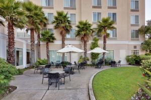 Hilton Garden Inn San Francisco Airport North - Amenities and Facilities