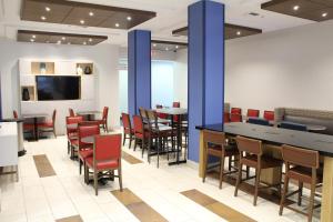 Holiday Inn Express Hotel & Suites Napa Valley-American Canyon, an IHG Hotel - Facilities and Amenities