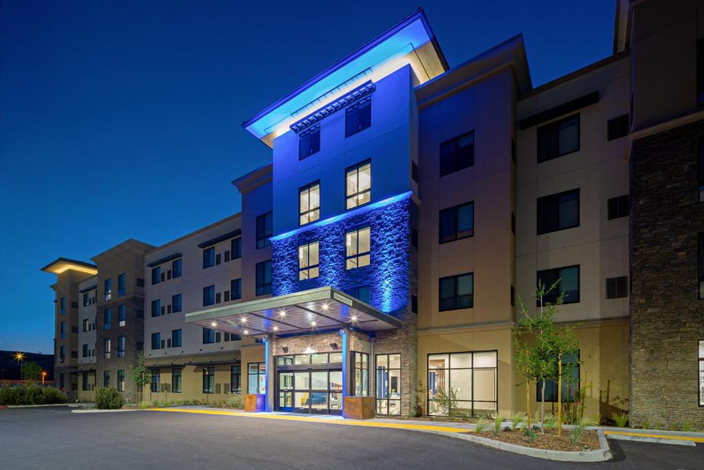 Holiday Inn Express & Suites – Valencia – Santa Clarita, an IHG Hotel Review
