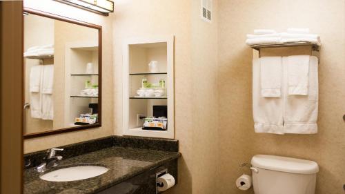 Holiday Inn Express Turlock, an IHG Hotel - Room Amenities