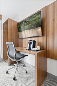 Holiday Inn Manhattan 6th Ave - Chelsea, an IHG Hotel - Location and Accessibility