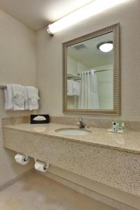 Holiday Inn & Suites Bakersfield, an IHG Hotel - Room Amenities and Accommodations