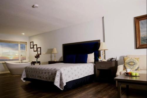 Hotel Breakers - Accommodation Details