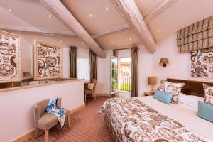 Hotel Byblos Saint-Tropez - Elegant Provençal Accommodations