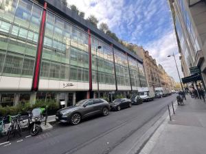 Hotel De Berri Champs-Élysées, a Luxury Collection Hotel - Accommodations and Amenities