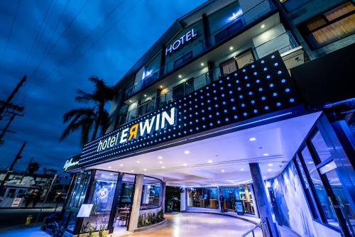 Hotel Erwin Venice Beach - Accommodations and Amenities