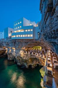 Hotel Grotta Palazzese - Location and Accessibility