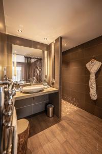 Hotel Le Parc - The Table of Franck Putelat - Delving Into Room Accommodations
