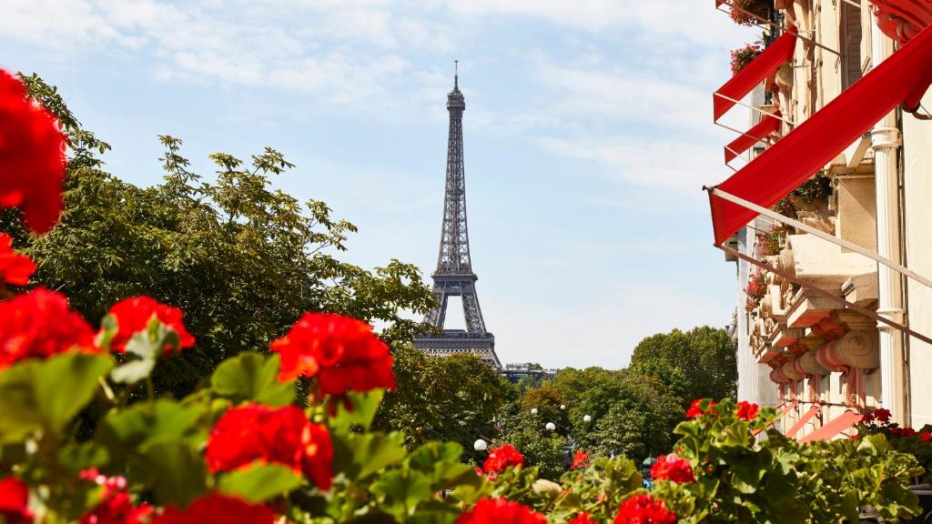Hotel Plaza Athénée – Dorchester Collection Review