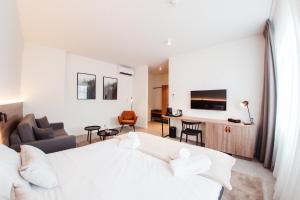 Hotel Reynaert Bv - Accommodations and Amenities