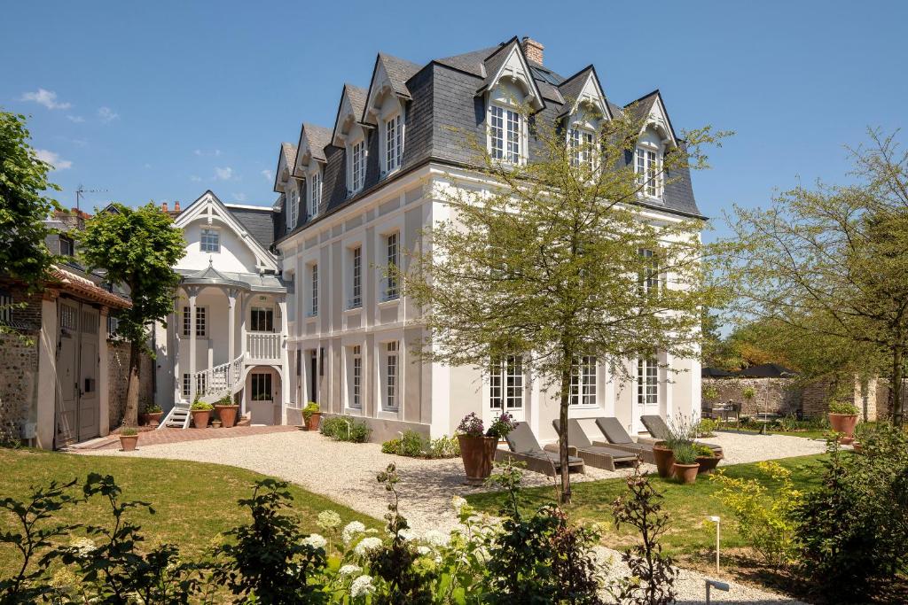 Hotel Saint-Delis – The Painter’s House – Relais & Châteaux Review