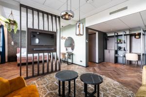 Hotel School De Rooi Pannen Eindhoven - Amenities and Services