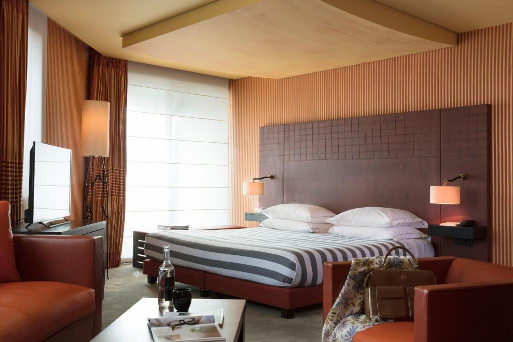 Hotel Square Review