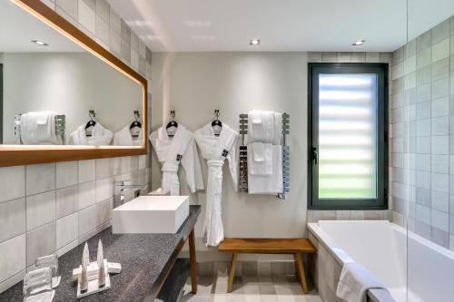 Kube Saint-Tropez - Sophisticated Room Designs