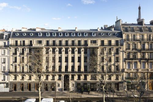 La Clef Tour Eiffel Paris by The Crest Collection - Accommodation and Amenities