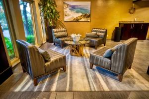 La Cuesta Inn - Location and Accessibility