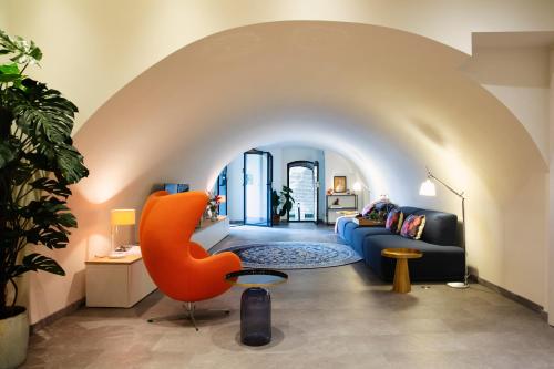 LOFT 188 Luxury Apartment Hotel - Location and Attractions