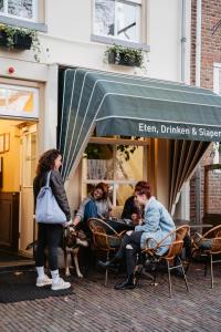 Long Johns Pub & Hotel - Dining and Drinks