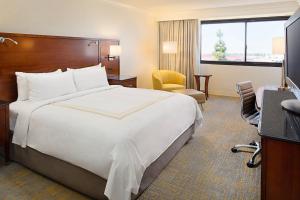 Los Angeles Marriott Burbank Airport - Location Highlights