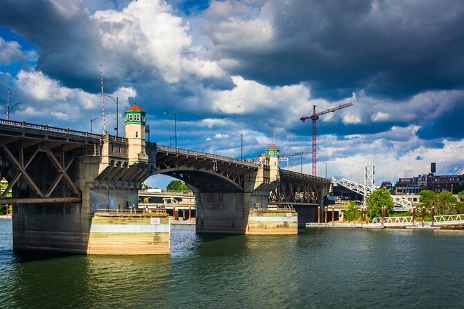 Love in the City of Roses: Romantic Tour in Portland - Discovering Romantic Viewpoints