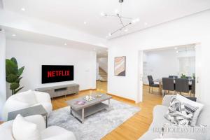 LUX The Meadows 5 Bed Villa - Amenities