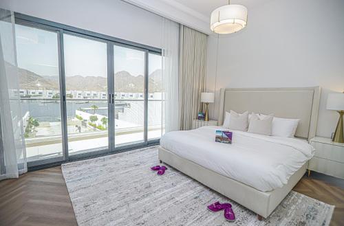 Luxurious Villa Montagne With Sea View & Private Pool by Dream Inn Dubai - Accommodation Details