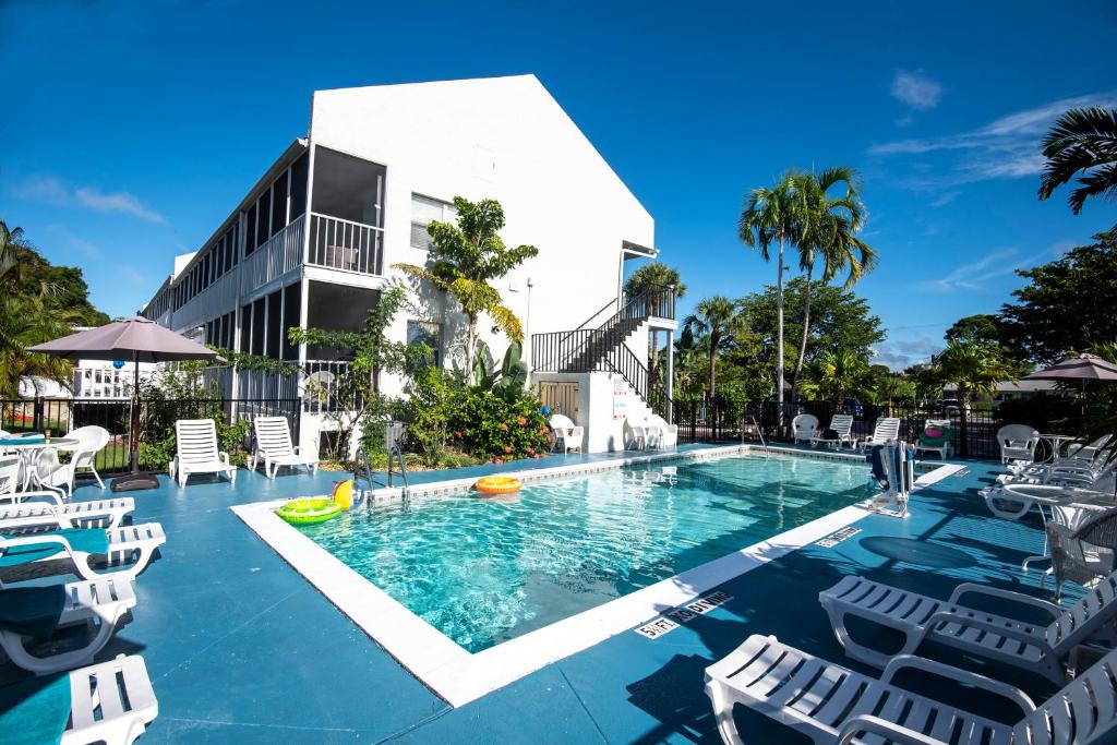 Marco Island Lakeside Inn Review