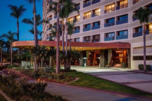 Marina Del Rey Marriott - Accommodations and Room Amenities