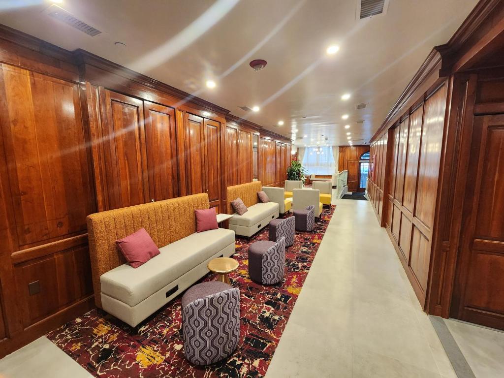 Mayfair Hotel, Ascend Hotel Collection - Amenities and Services