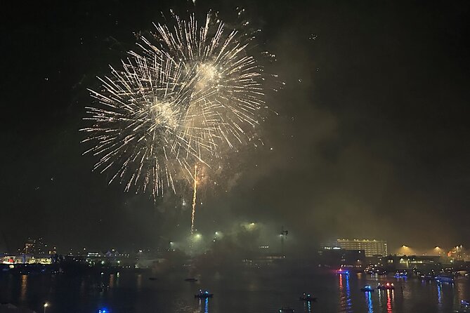 Miami July 4 Nightclub on Water With the Biscayne Bay Fireworks - What to Expect on the Cruise