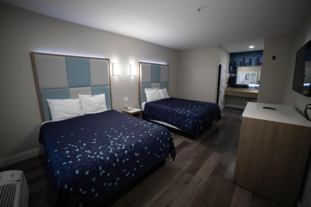 Mid City Inn & Suites Pico Rivera - Location and Accessibility