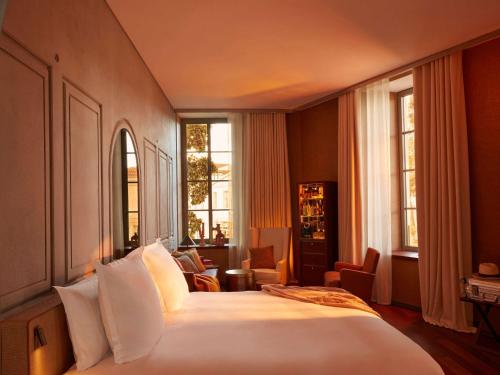Mondrian Bordeaux Les Carmes - Accommodation and Amenities
