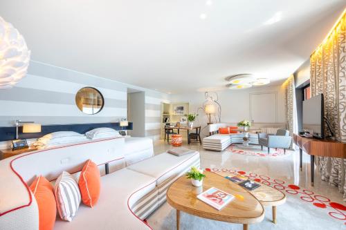 Monte-Carlo Beach - Luxury Amenities