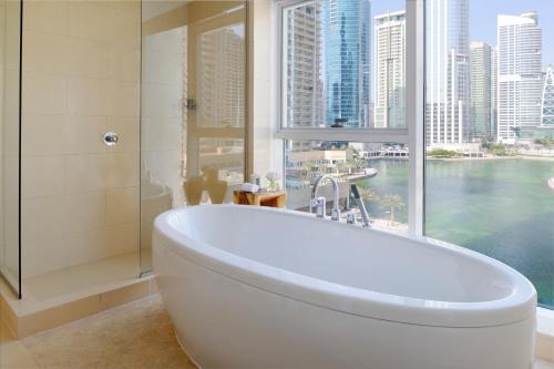 Mövenpick Hotel Jumeirah Lakes Towers Dubai - Room Amenities