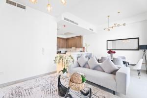 Nasma Luxury Stays - Luxurious Beachside Villa With Private Patio - Accommodation Details