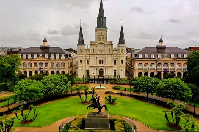 New Orleans French Quarter Private Walking Tour With a Guide - Exploring the Streets and Alleys