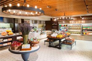 New York Hilton Midtown - Guest Ratings and Reviews