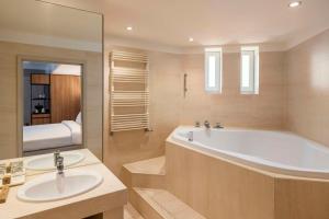 NH Amsterdam Leidseplein - Comfortable Accommodations