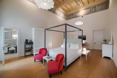 NH Collection Florence Porta Rossa - Location and Accessibility