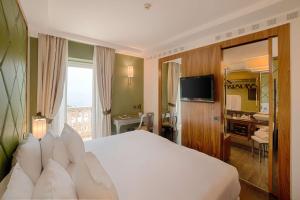 NH Collection Taormina - Accommodations and Amenities