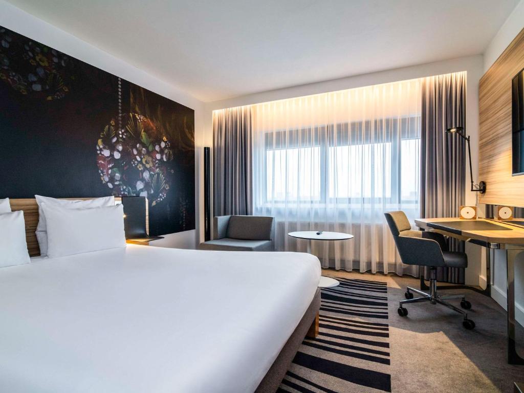 Novotel Amsterdam City - Amenities and Services
