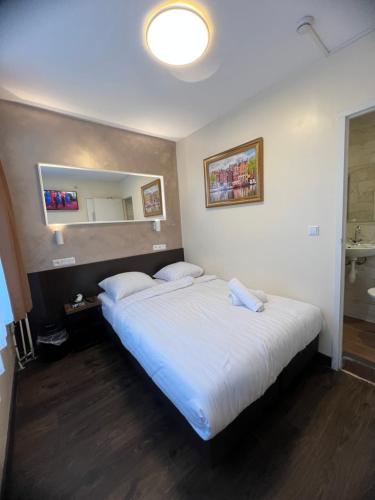 Orange Tulip Hotel - Location and Accessibility