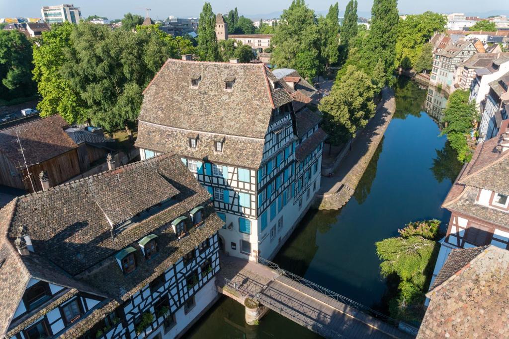 Pavilion REGENT PETITE FRANCE Review