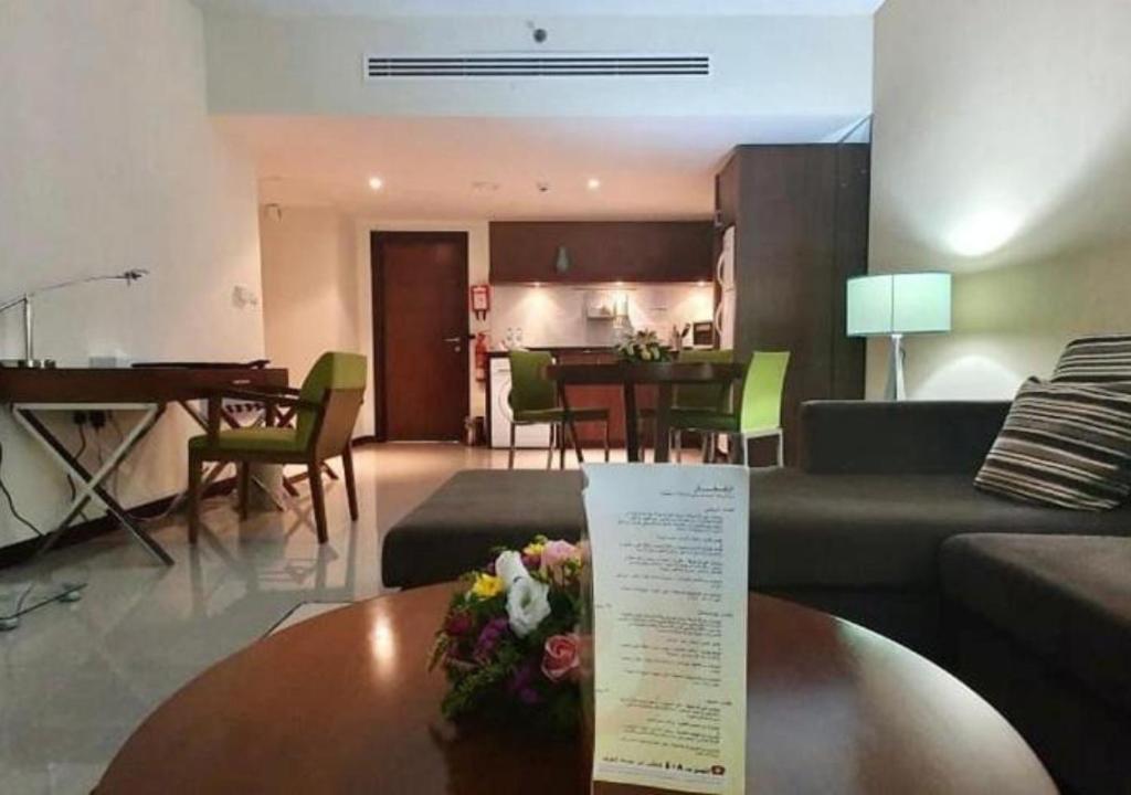 Phoenix Plaza Hotel Apartments Review