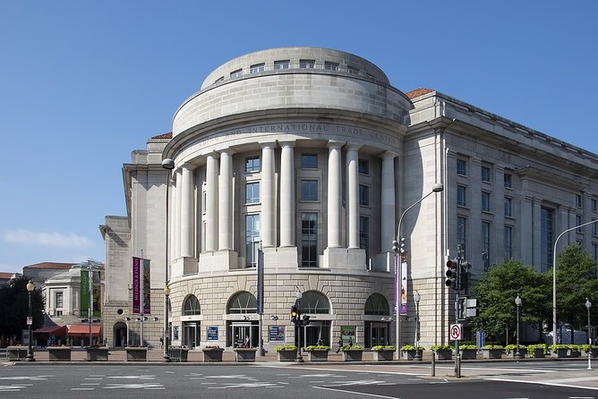Private 4-Hour Best of Washington Tour at Night With Private Driver and Guide - Knowledgeable Tour Guides Enhance Your Journey