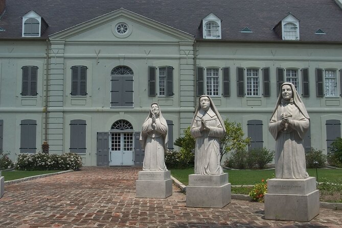 Private Darkside of New Orleans Tour: Spirits, Vampire and Voodoo - Uncovering the Mysteries of Voodoo
