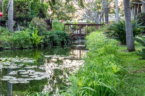 Ramada by Wyndham Santa Barbara - Amenities and Facilities